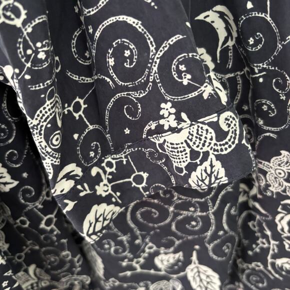 Garnet Hill Silk Navy White Floral V-Neck Blouse Size 14 - Picture 5 of 6